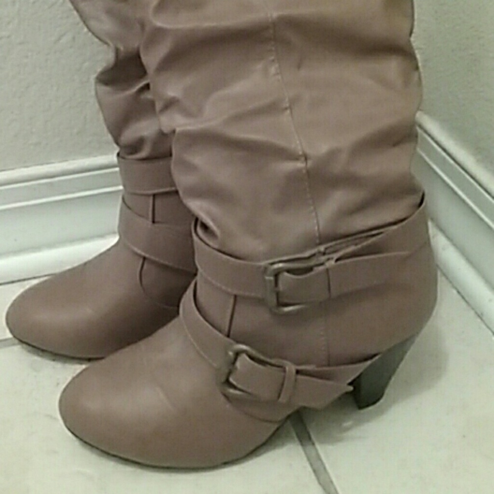 Boots - Picture 2 of 3